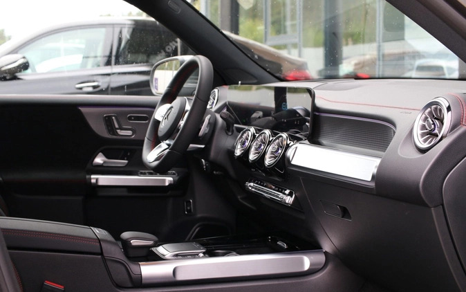 Mercedes-Benz EQB cena 283648 przebieg: 5, rok produkcji 2023 z Halinów małe 379